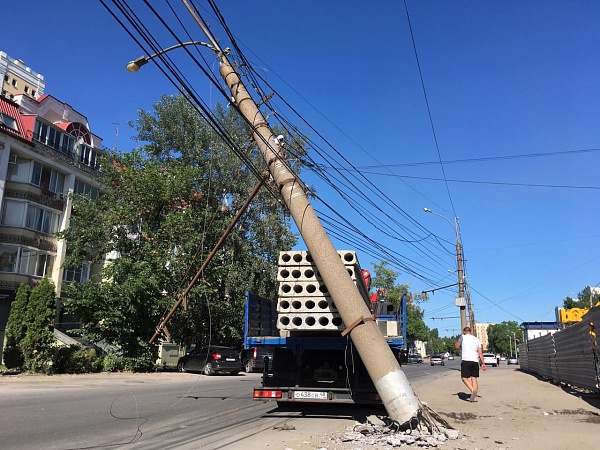 Как закрепить кабель на столбе вдоль столба